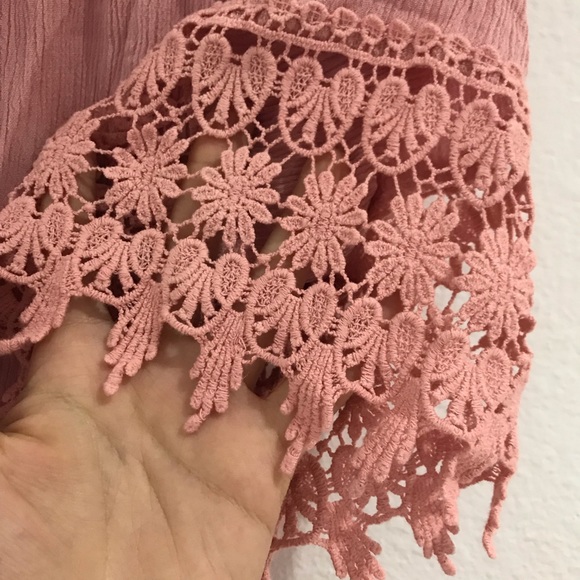 Lace off the shoulder top - Picture 3 of 3